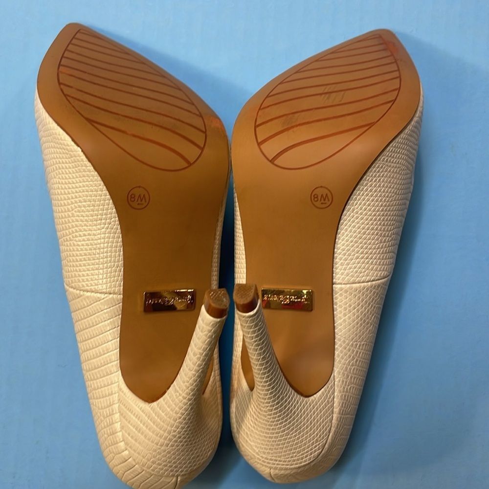 Torta Caliente Cream Faux Snakeskin Pointed Toe High Heel Pumps Women’s Sz 8 - Picture 9 of 10
